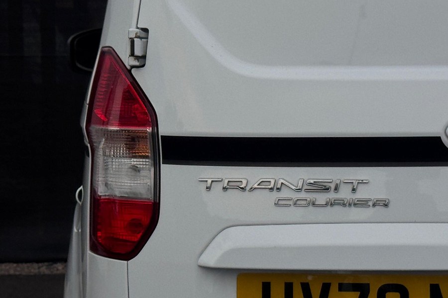 2020 Ford Transit Courier photo 12