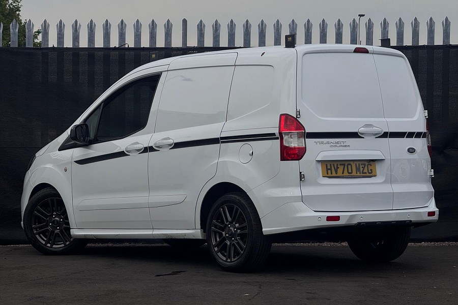 Ford Transit Courier photo 2