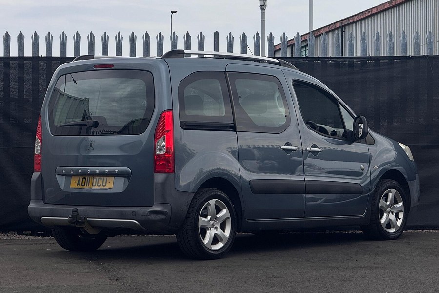 2011 Peugeot Partner Tepee photo 12