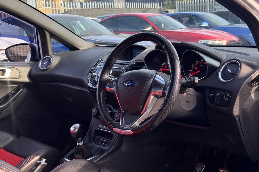 2016 Ford Fiesta photo 3