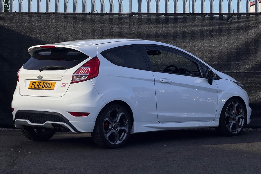 2016 Ford Fiesta photo 12