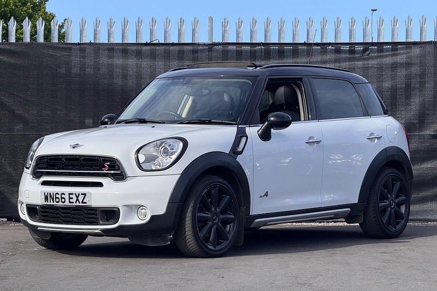2015 MINI Countryman photo 9