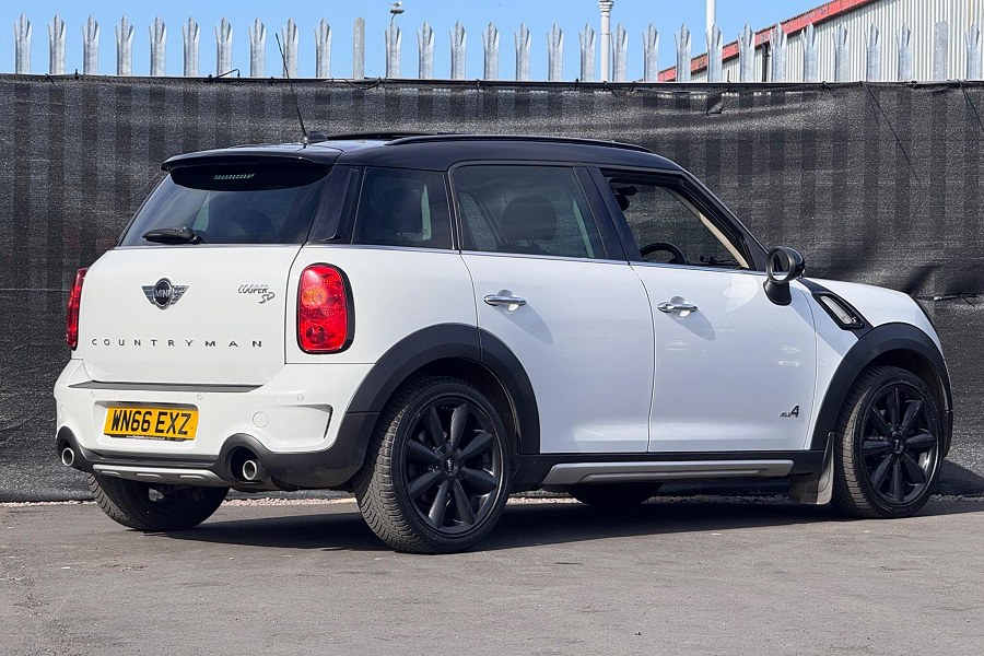 2015 MINI Countryman photo 8