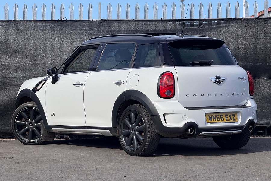 MINI Countryman photo 2