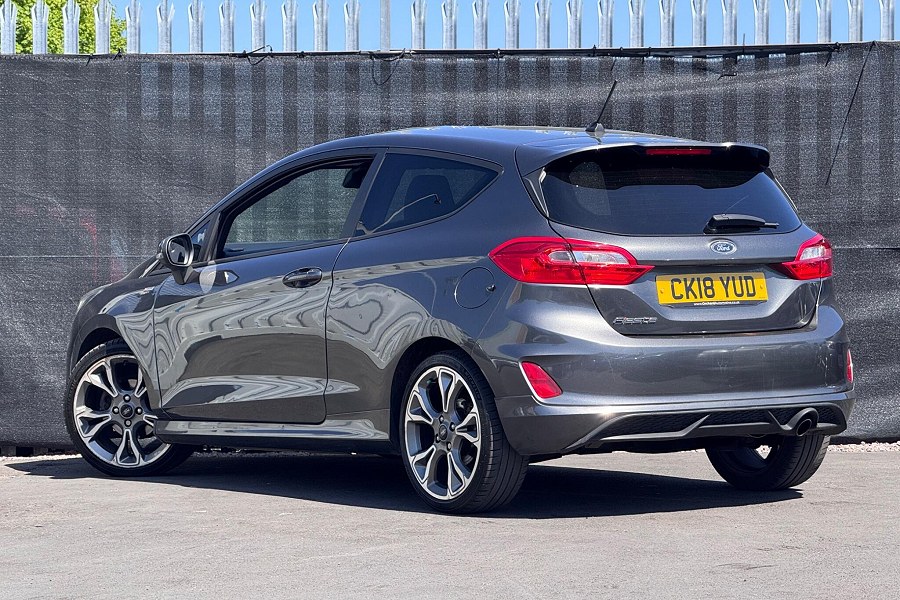 Ford Fiesta photo 2