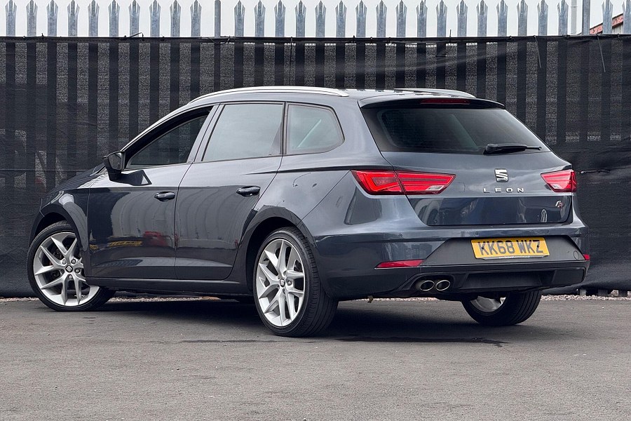 SEAT Leon photo 2