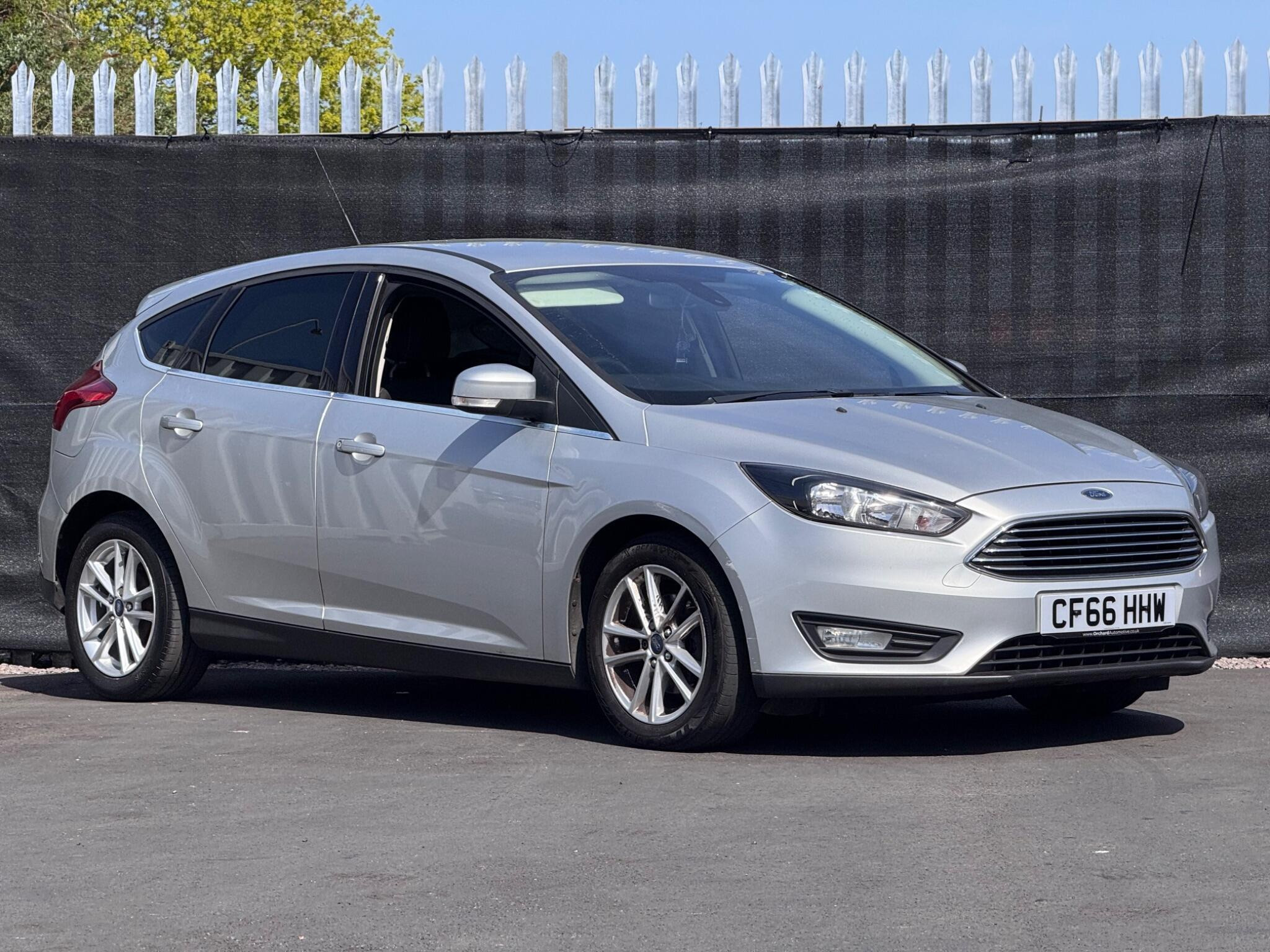 2016 Ford Focus 1.0T EcoBoost Zetec Euro 6 (s/s) 5dr for sale at Bestway Autos