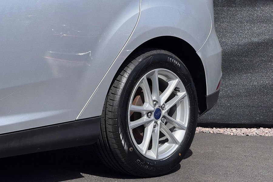 2016 Ford Focus photo 13