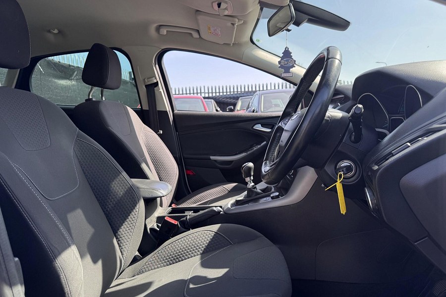 2016 Ford Focus photo 14
