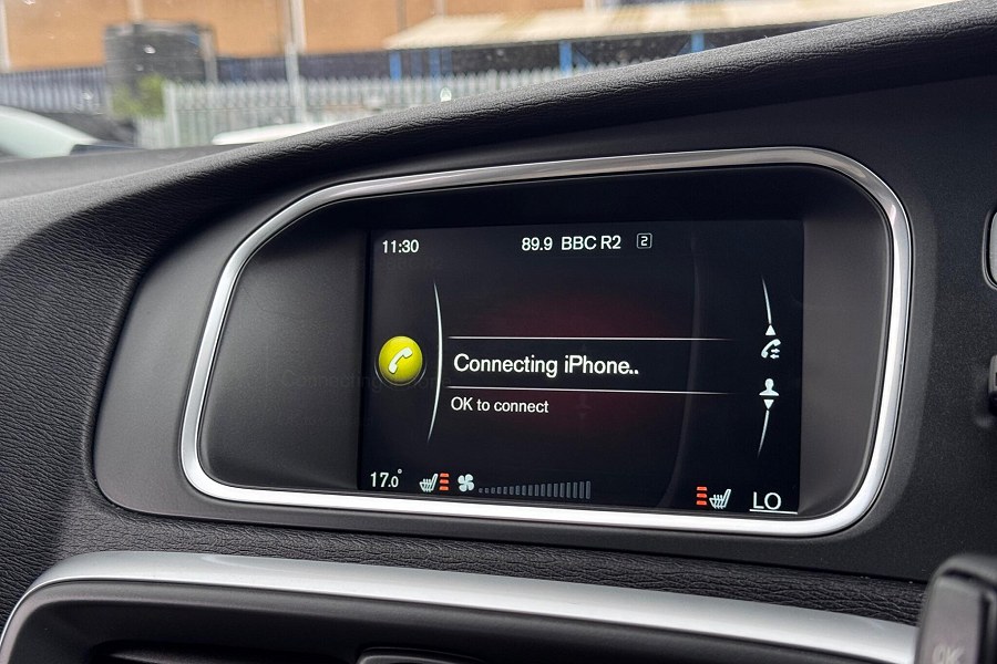 2015 Volvo V40 Cross Country photo 13