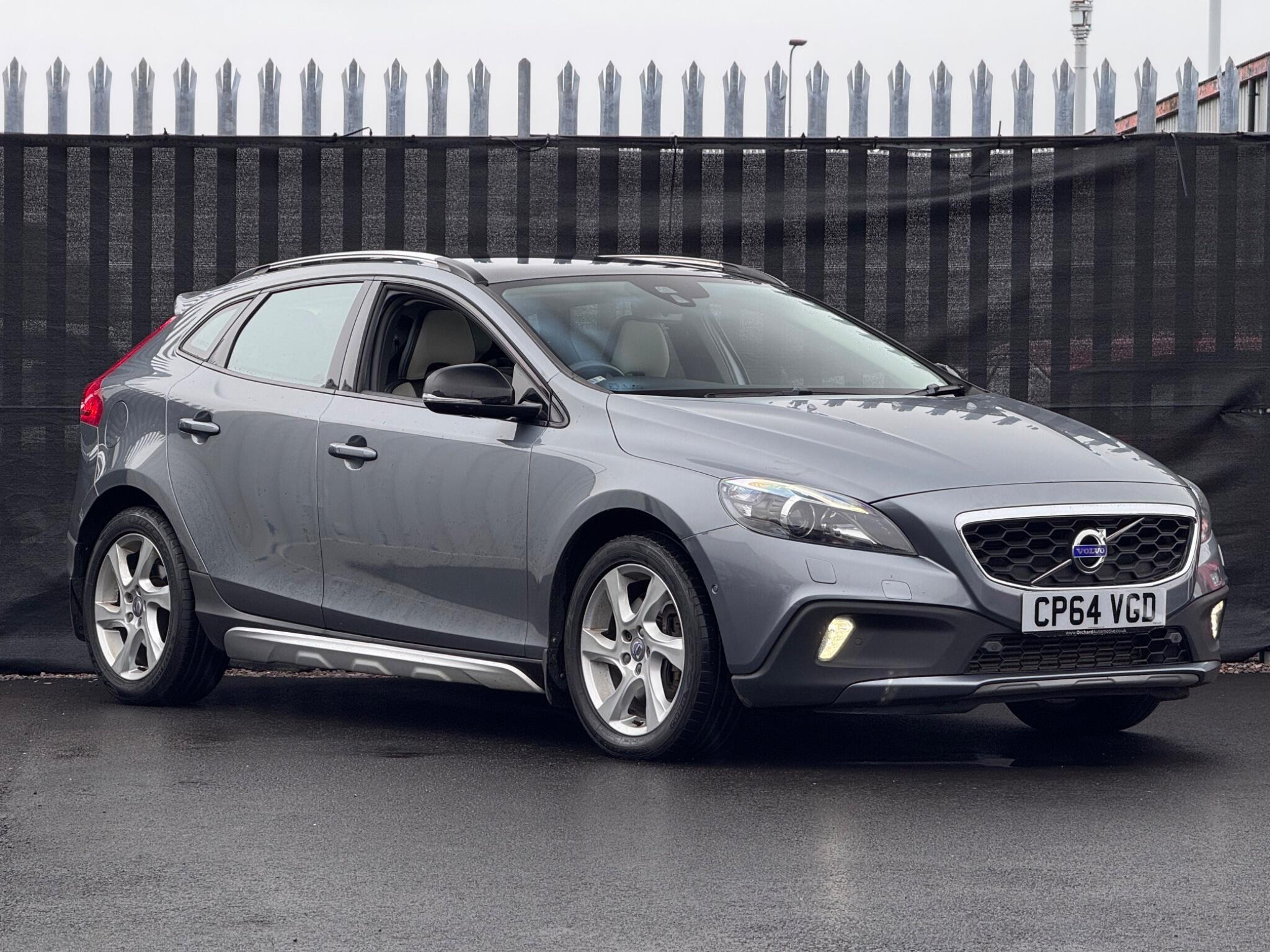 2015 Volvo V40 Cross Country 2.0 D4 Lux Nav Geartronic Euro 6 (s/s) 5dr for sale at Bestway Autos