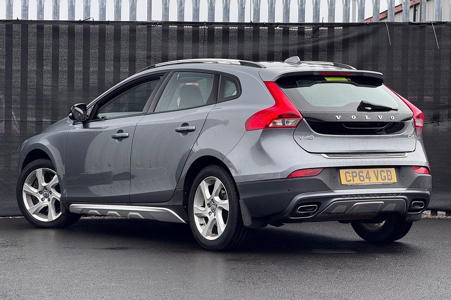 Volvo V40 Cross Country photo 2