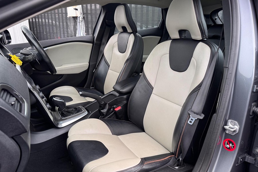 2015 Volvo V40 Cross Country photo 7