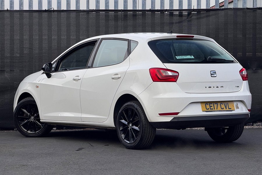SEAT Ibiza photo 2