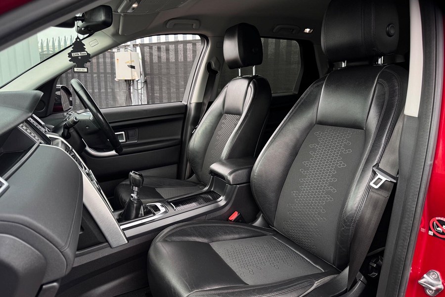 2016 Land Rover Discovery Sport photo 12