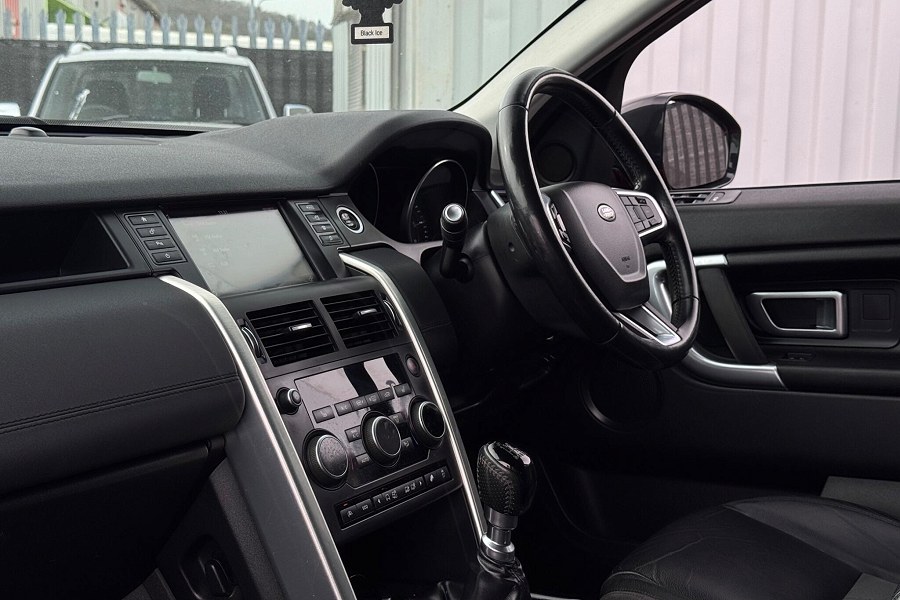 2016 Land Rover Discovery Sport photo 14