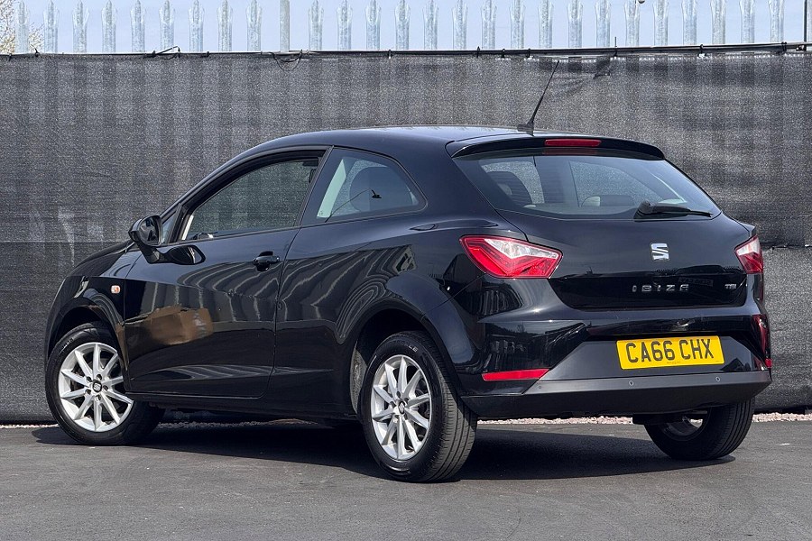 SEAT Ibiza photo 2