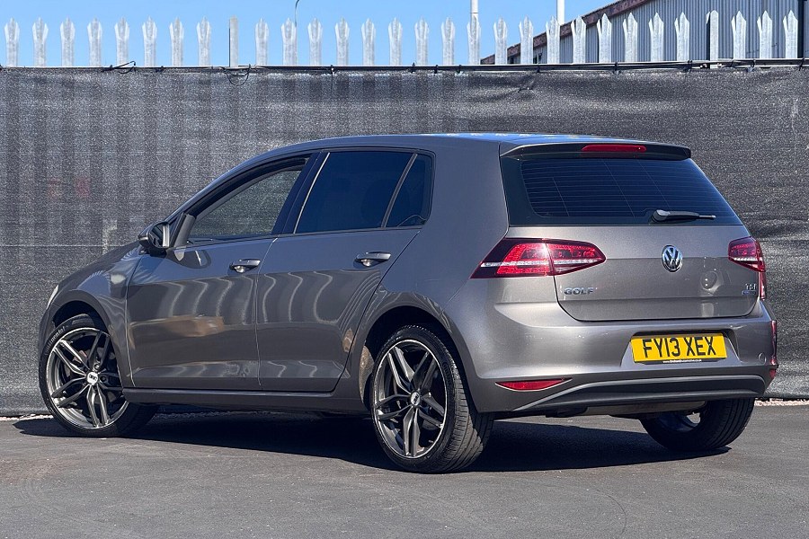 Volkswagen Golf photo 2