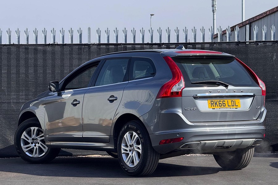 Volvo XC60 photo 2