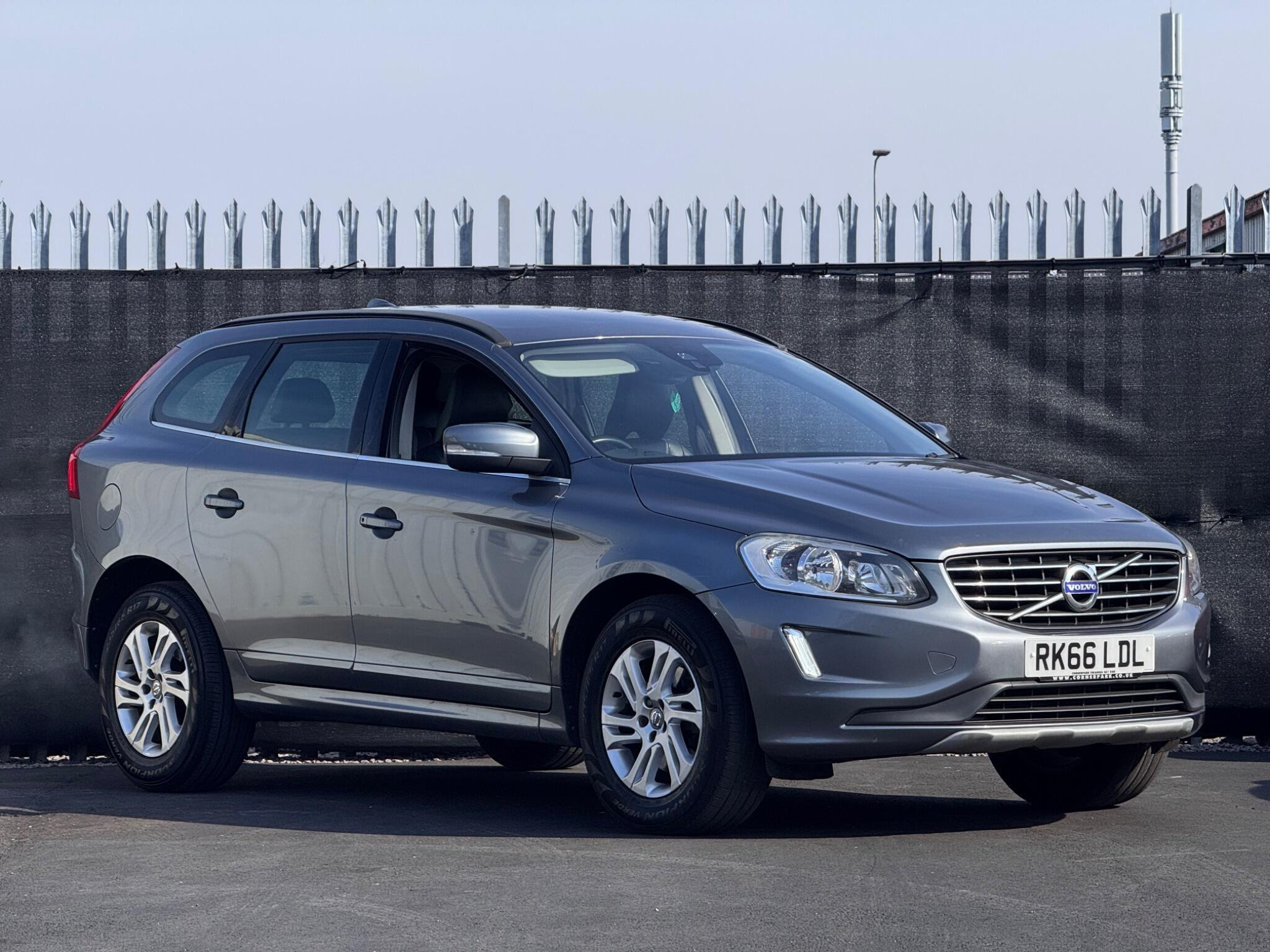 2016 Volvo XC60 2.0 D4 SE Nav Euro 6 (s/s) 5dr for sale at Bestway Autos