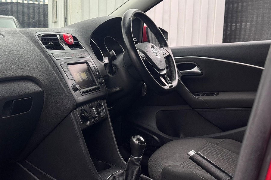 2015 Volkswagen Polo photo 10