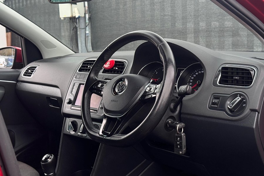 2015 Volkswagen Polo photo 3