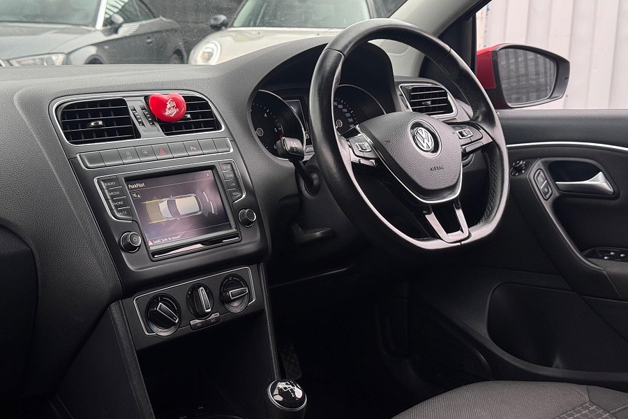2015 Volkswagen Polo photo 7