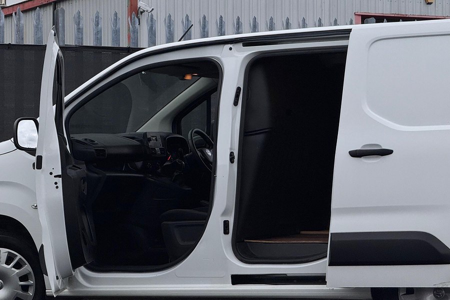 2020 Vauxhall Combo photo 9