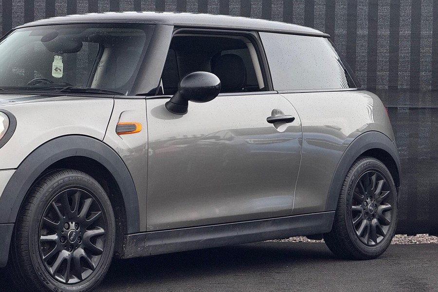 2016 MINI Hatch photo 11