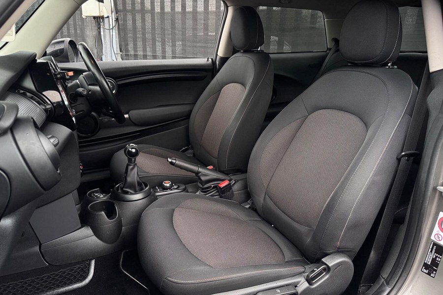 2016 MINI Hatch photo 14