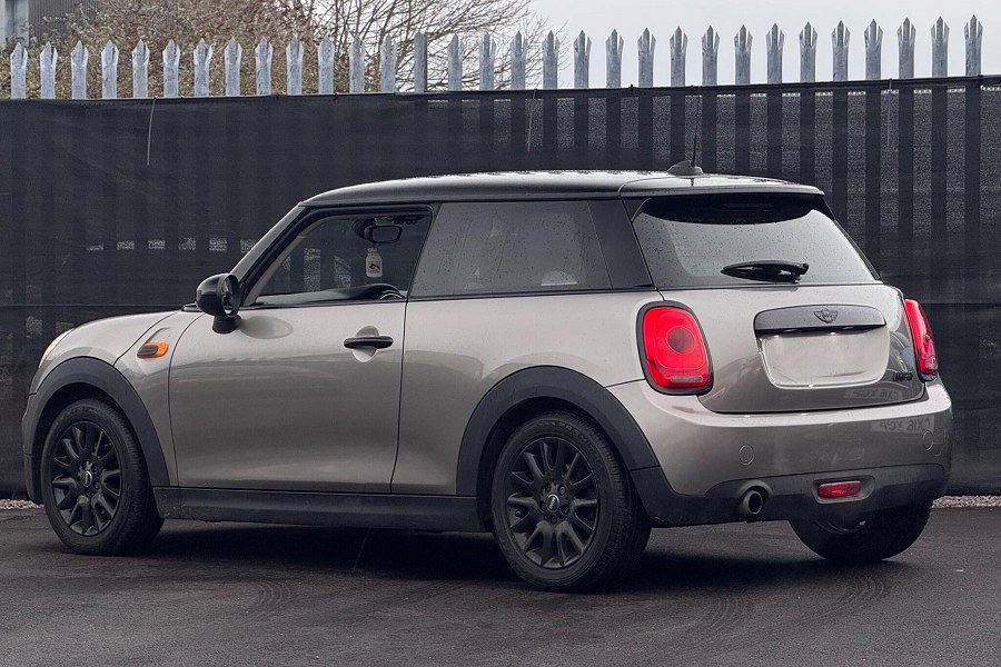 MINI Hatch photo 2