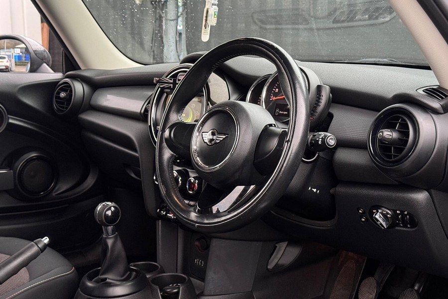 2016 MINI Hatch photo 7