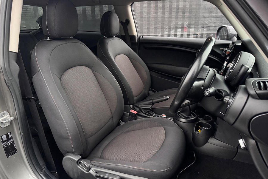 2016 MINI Hatch photo 9
