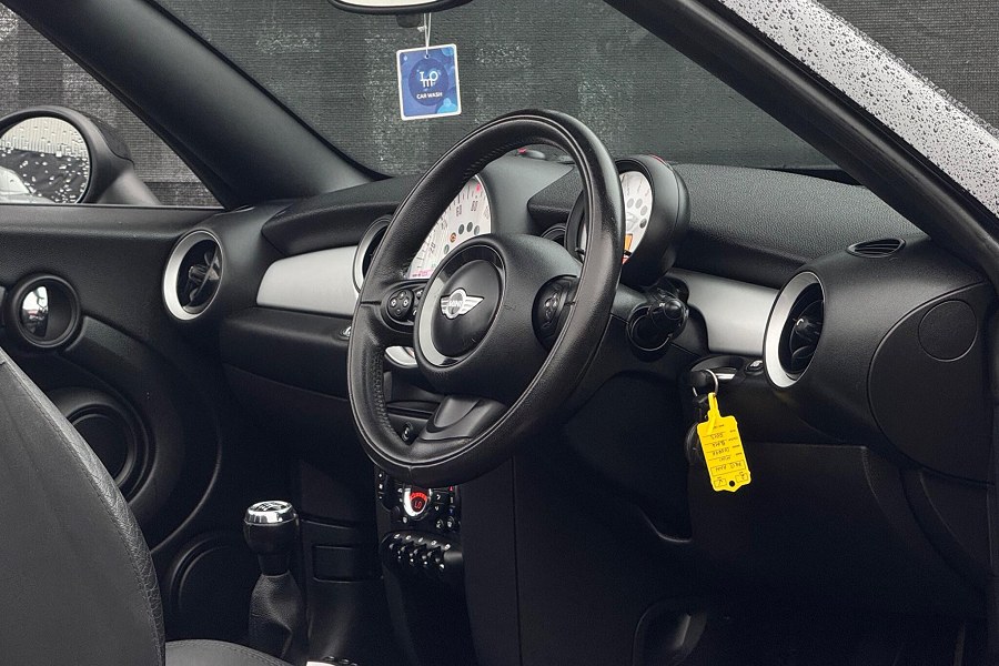 2013 MINI Roadster photo 3