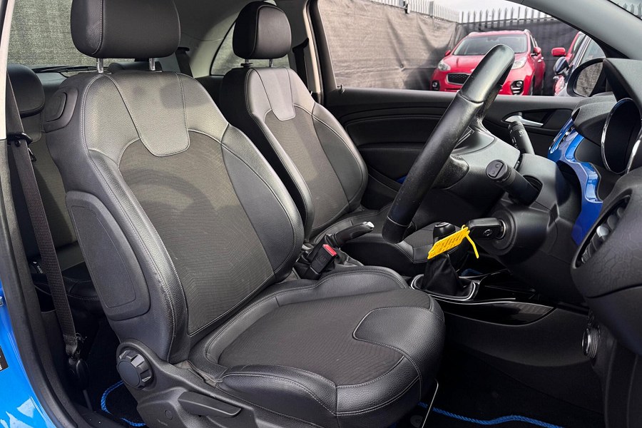 2016 Vauxhall ADAM photo 8