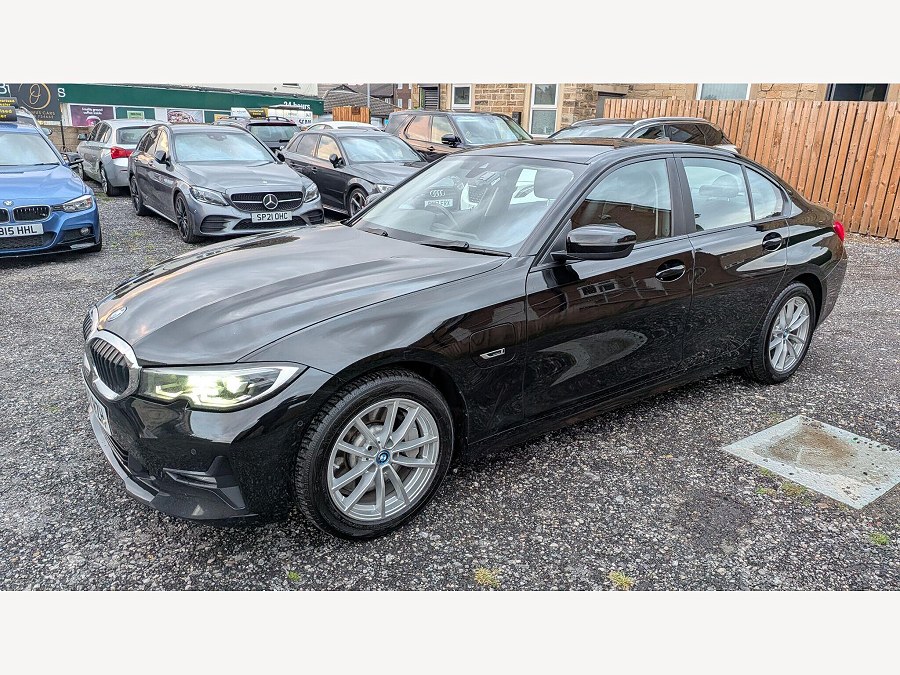 2022 BMW 3 Series photo 9