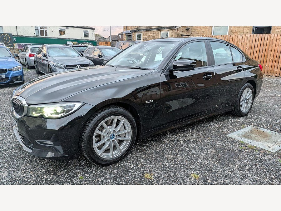 2022 BMW 3 Series photo 10