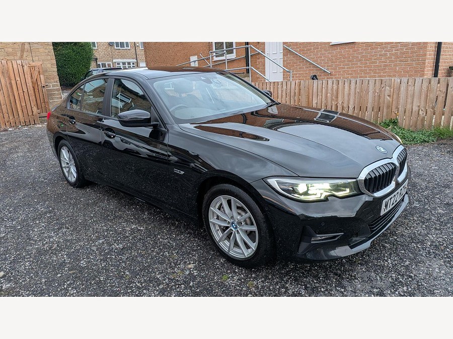 2022 BMW 3 Series photo 3
