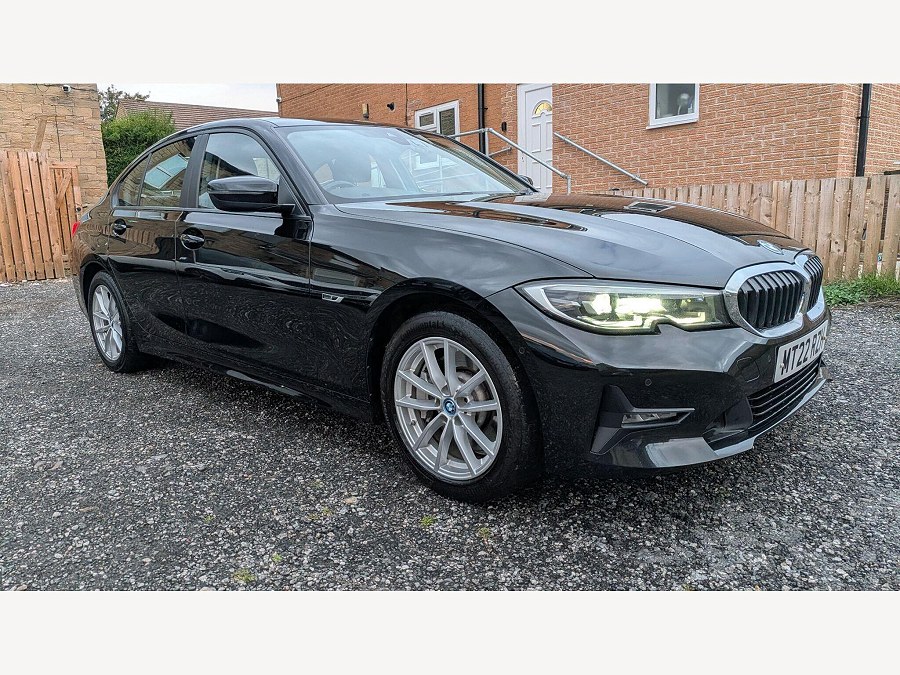 2022 BMW 3 Series photo 4