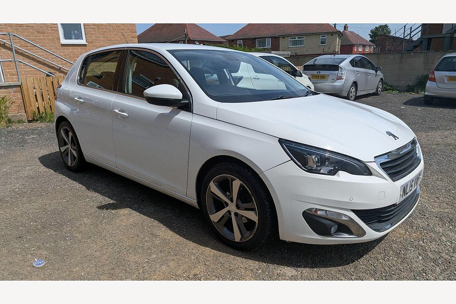 Peugeot 308 photo 2