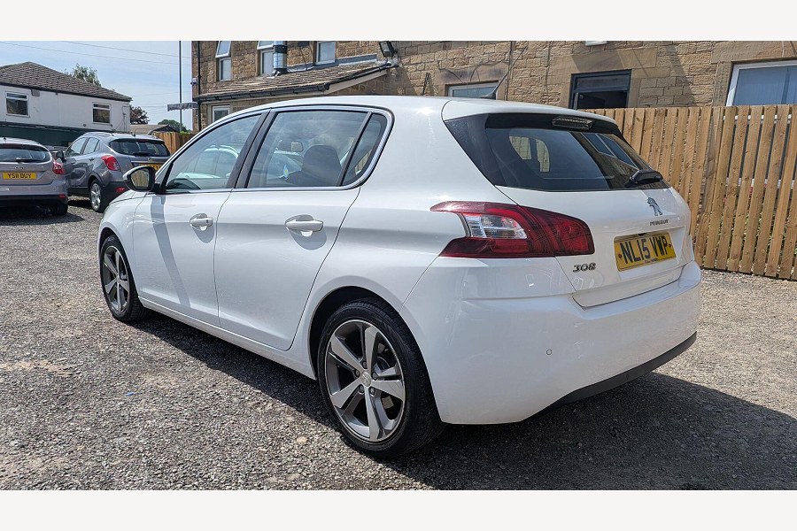 2015 Peugeot 308 photo 12