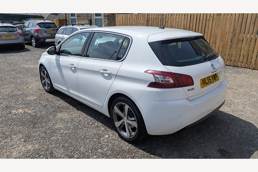 2015 Peugeot 308 photo 10
