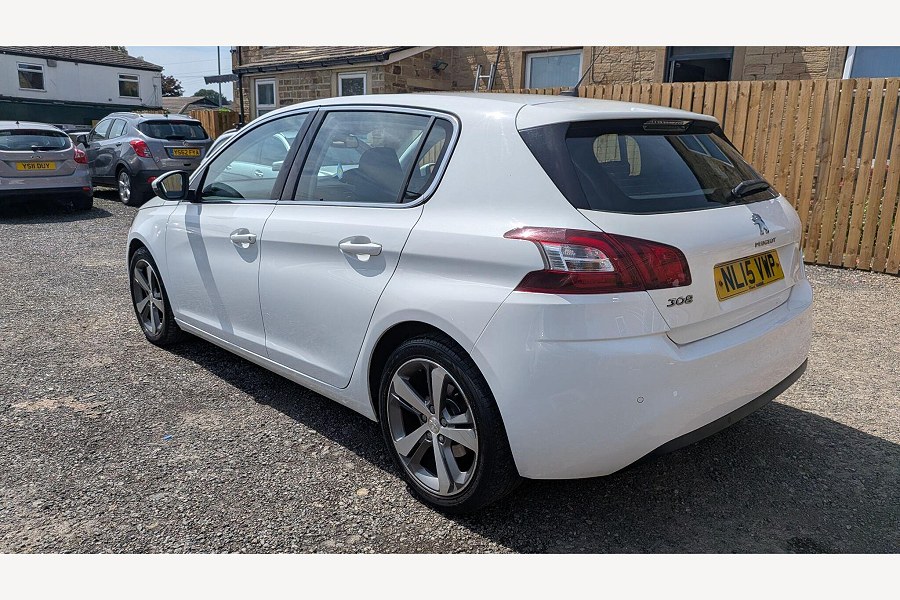 2015 Peugeot 308 photo 11