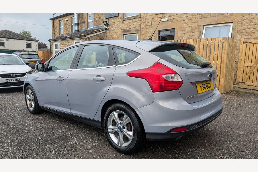 2011 Ford Focus photo 12