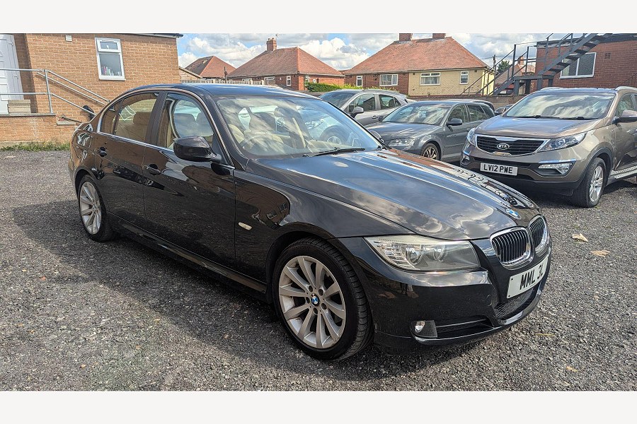 BMW 3 Series photo 2