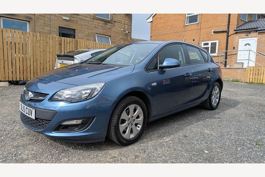 2015 Vauxhall Astra photo 9
