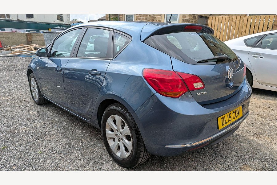 2015 Vauxhall Astra photo 11