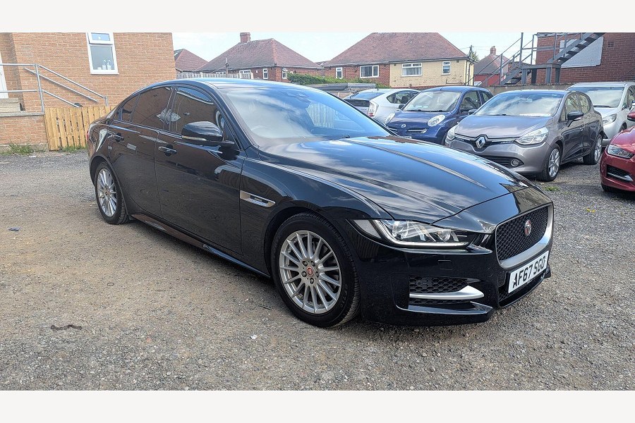 Jaguar XE photo 2