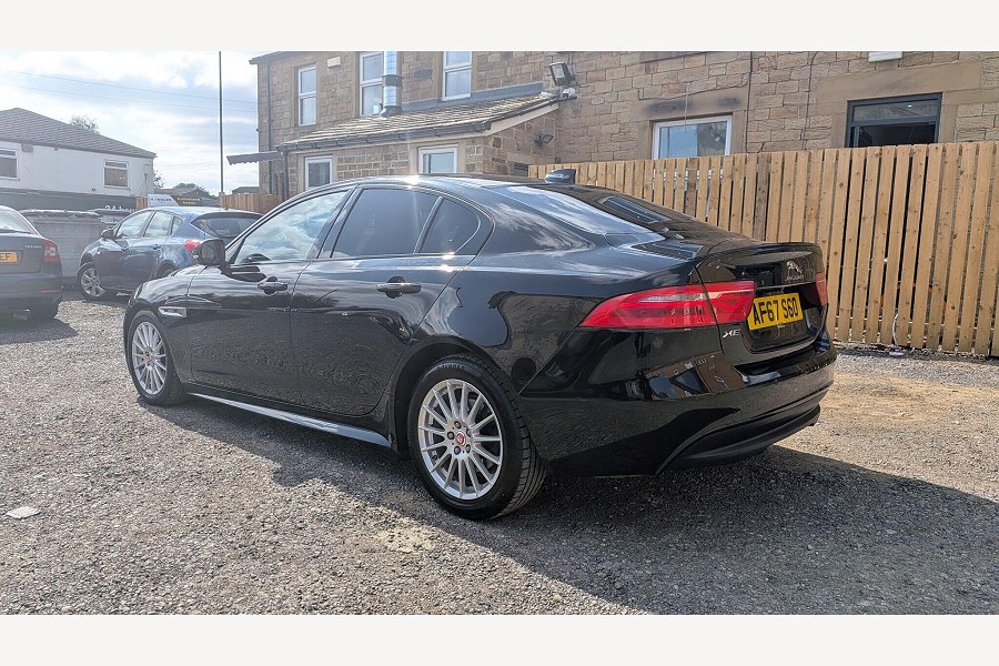 2017 Jaguar XE photo 12