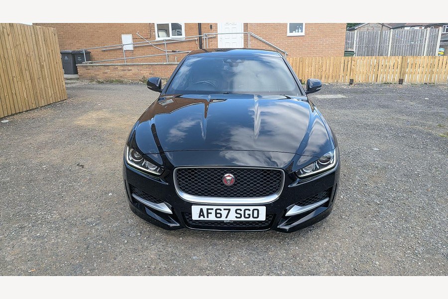 2017 Jaguar XE photo 4